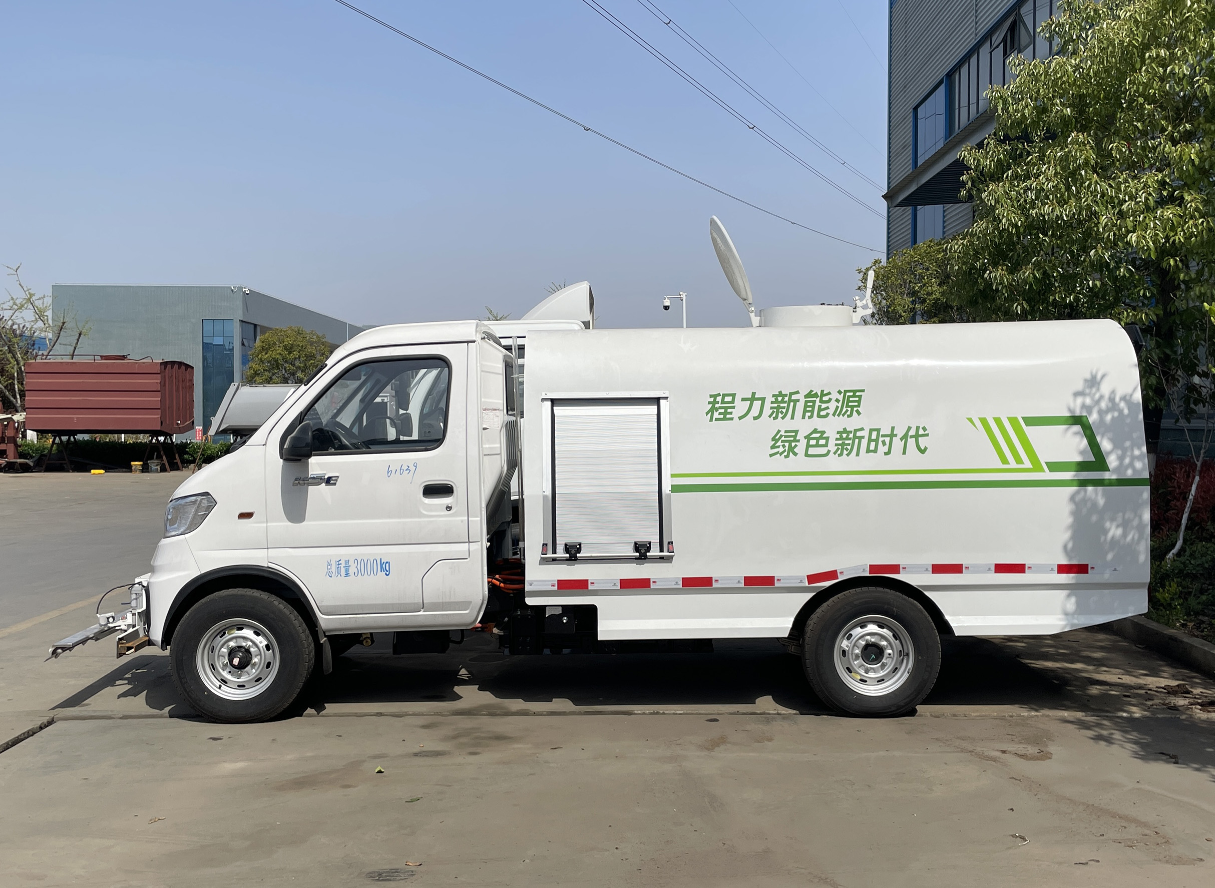 東風(fēng)途逸純電動(dòng)多功能路面養(yǎng)護(hù)車圖片3