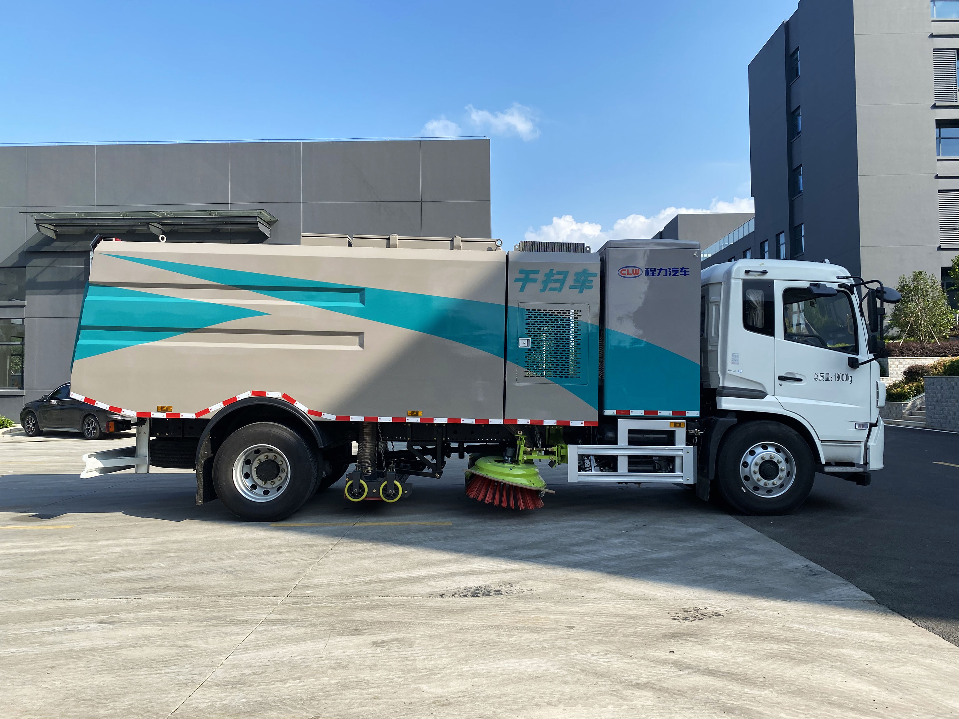 東風(fēng)天錦純電動(dòng)多功能洗掃車圖片3