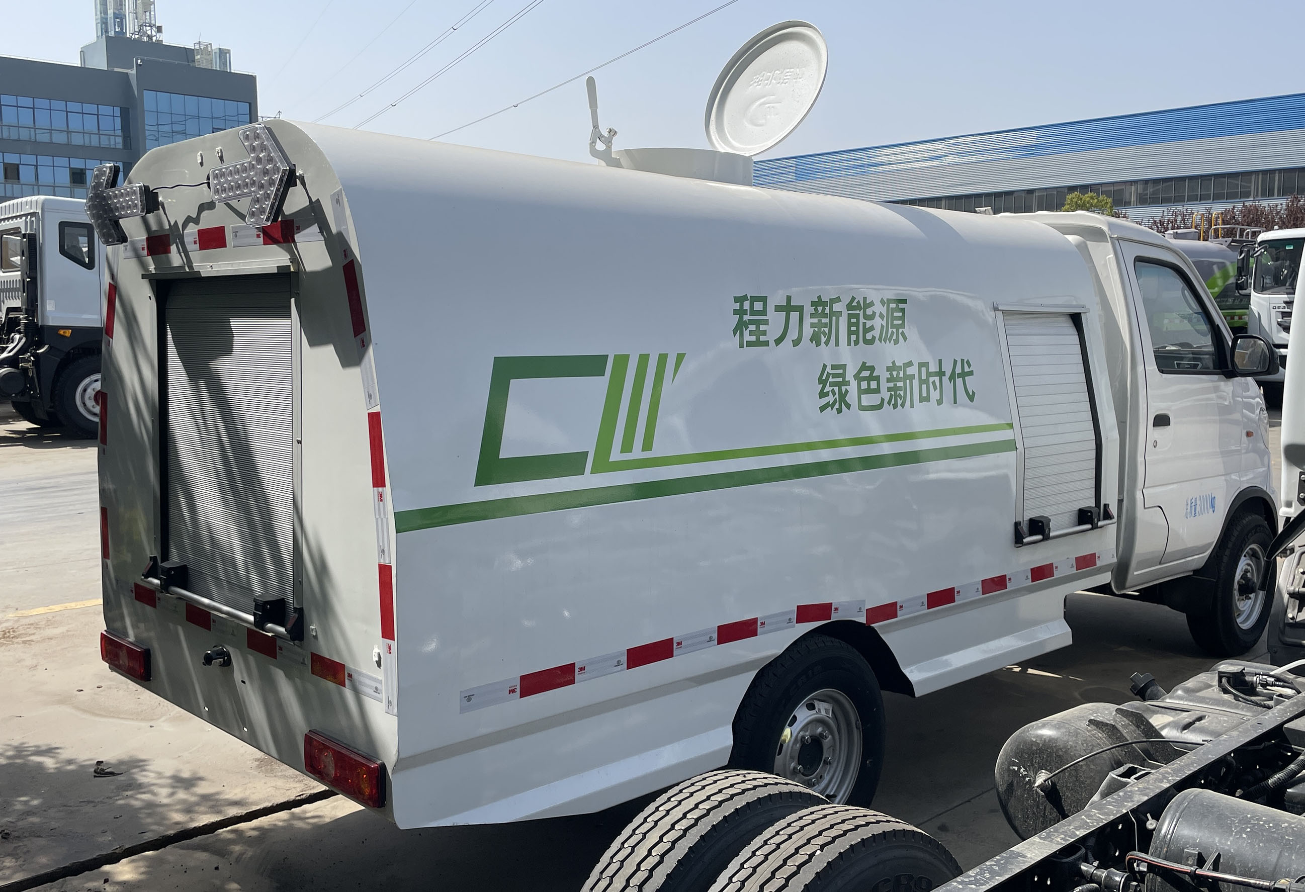 東風(fēng)途逸純電動(dòng)多功能路面養(yǎng)護(hù)車圖片4