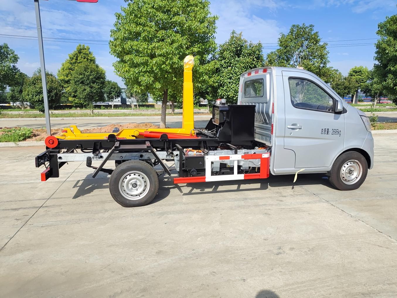 3方長安純電動(dòng)車廂可卸式垃圾車圖片3