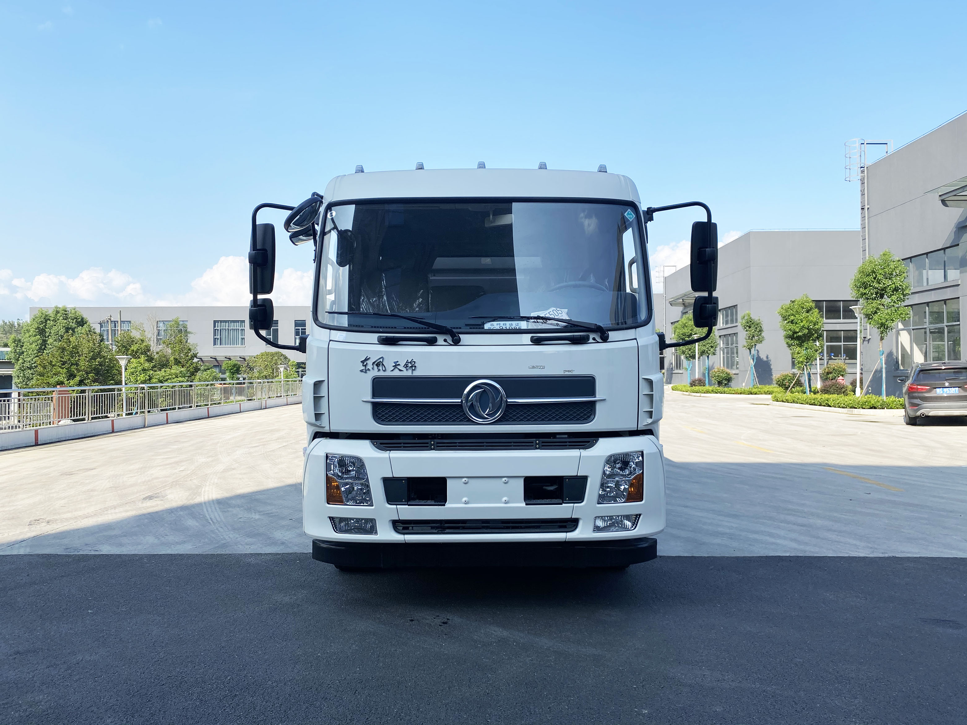 東風(fēng)天錦純電動(dòng)多功能洗掃車圖片2