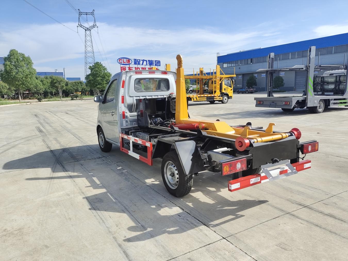 3方長安純電動(dòng)車廂可卸式垃圾車圖片4