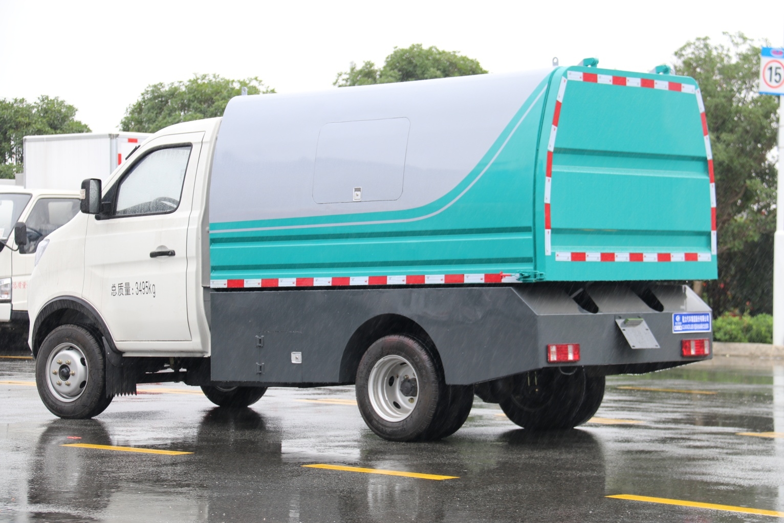 4.6方東途逸純電動風(fēng)箱式垃圾運(yùn)輸車圖片4