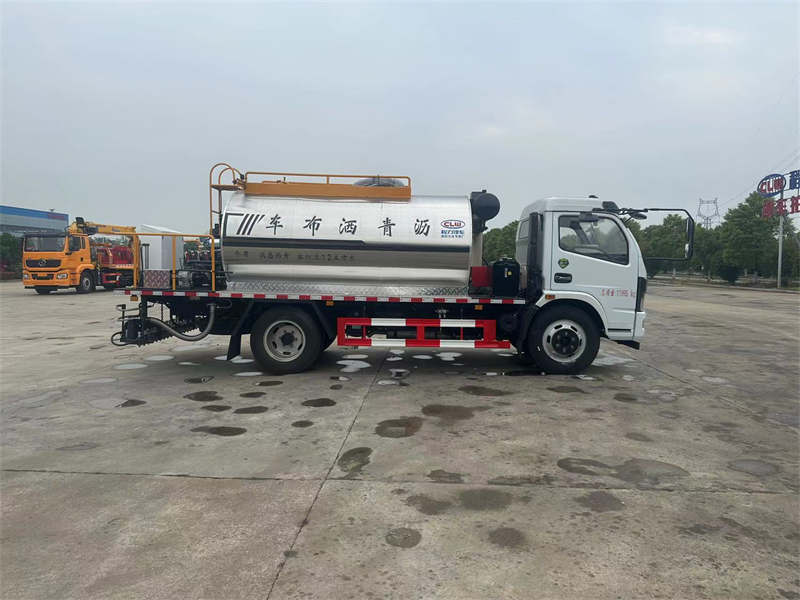 東風福瑞卡高端瀝青灑布車圖片3